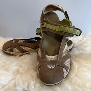 Merrell women's size 8 Otter sandals. Green and brown, velcro